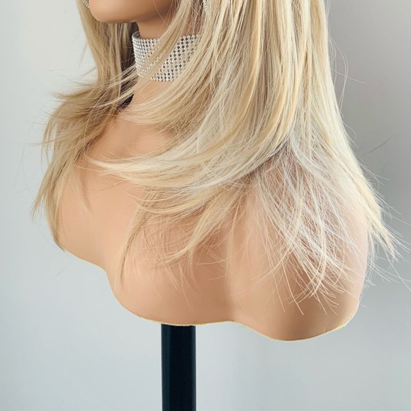 Gorgeous 20” Effortless Style Ombre Blonde Synthetic Wig with Bangs - Picture 8 of 11